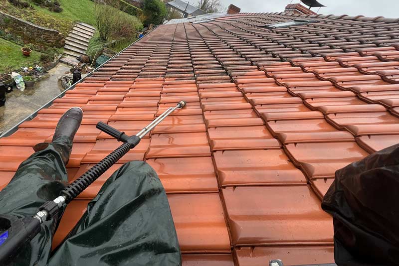 Firmethitane Toit Façade : Artisan couvreur en Belgique : travaux de pose, de réparation, de rénovation de toiture, de dépannage et recherche de fuite… de travaux de zinguerie, de faîtage, d’étanchéité toit plat terrasse roofing, de nettoyage, démoussage et peinture hydrofuge toiture. Travaux de nettoyage, démoussage, ravalement peinture et imperméabilisation façade, le traitement de l’humidité des murs et le nettoyage de vos extérieurs. : klinker, pierre bleue.. ... en Belgique : région Flamande, Wallonne, Bruxelles, Liège …